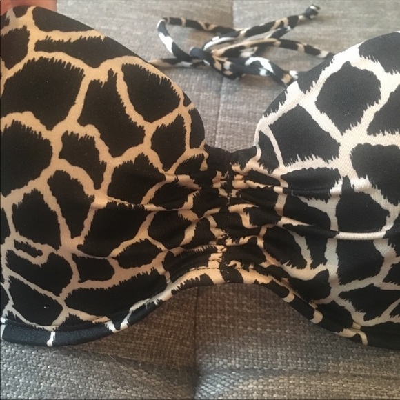 Victoria’s Secret Swimsuit Top - Picture 2 of 2